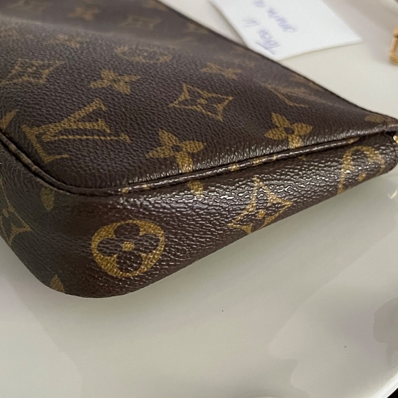 Louis Vuitton Pochette Accessories 1997 - Picture 13 of 16